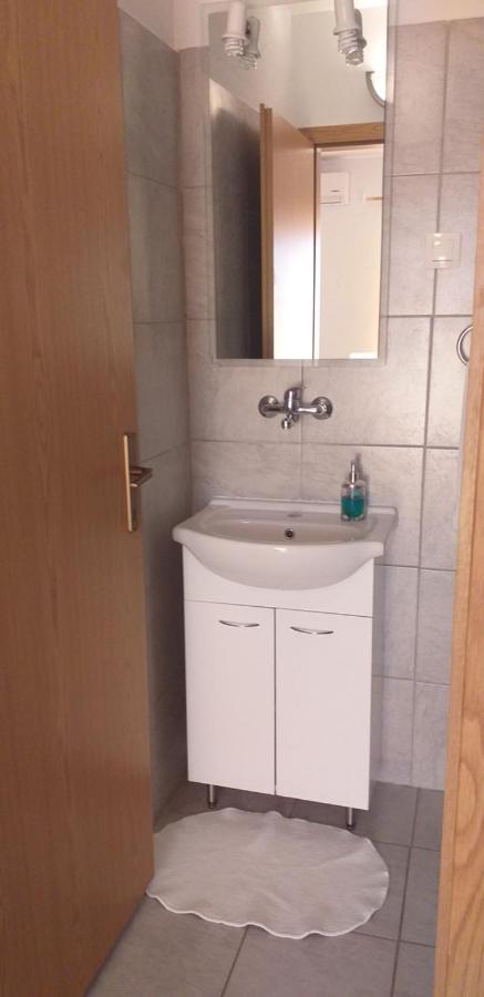 Relax In Crni Kal 2 Apartman Kültér fotó